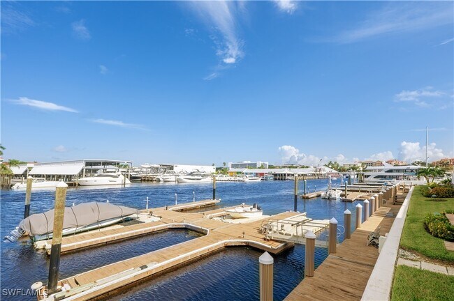 Building Photo - 800 River Point Dr