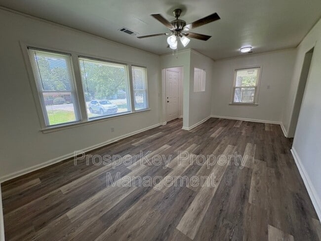 Building Photo - 5900 Frazier Dr