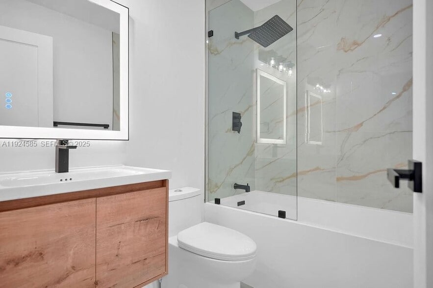 Building Photo - 117 NE 20th St