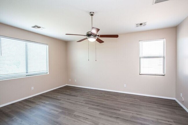 Building Photo - 5Bedroom/3Bath San Tan Vally Home!