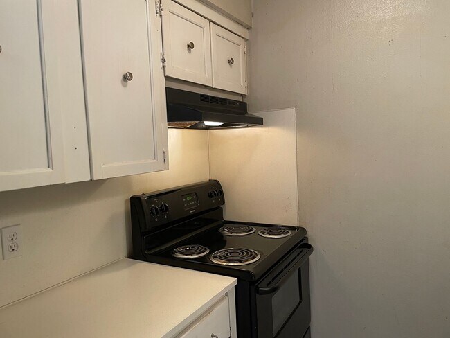 Building Photo - Upstairs unit at Willow Creek available now!