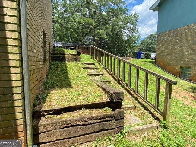 Building Photo - 1071 Laurel Ln NW