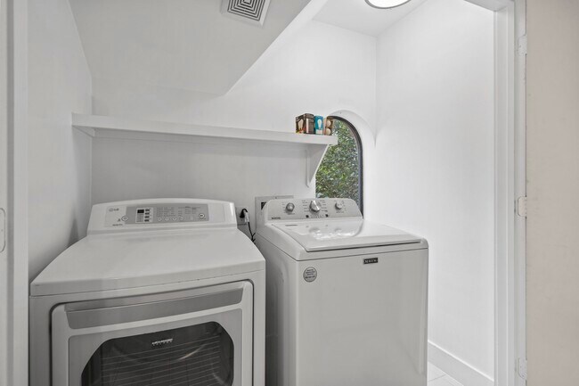 Building Photo - 2154 Arabelle St