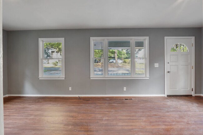 Building Photo - 402 Carver Ave