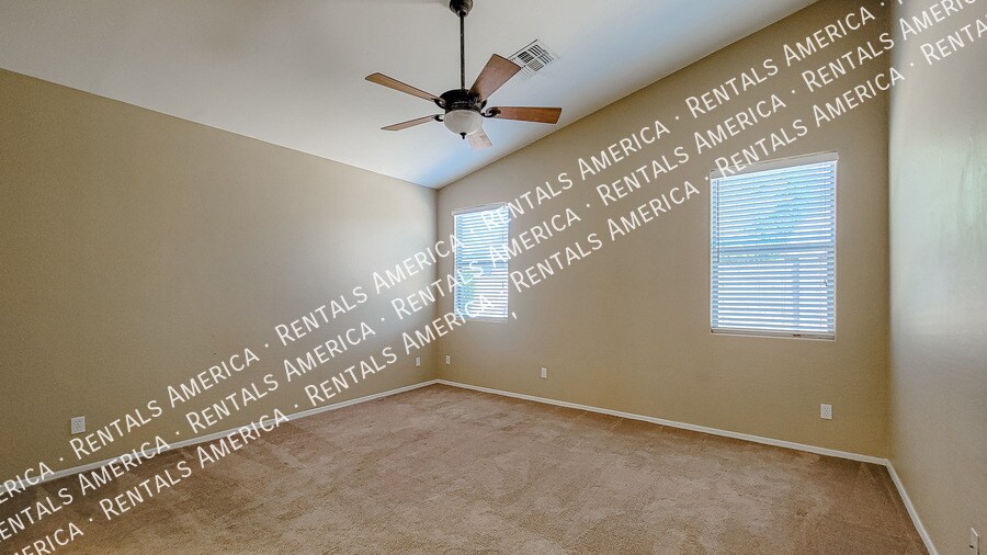 Building Photo - 12512 W Glenrosa Dr