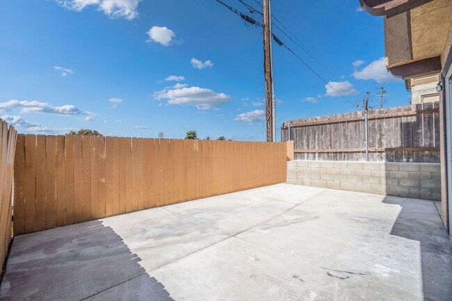 Building Photo - 455 Del Mar Ct