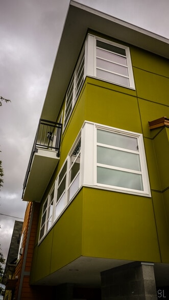 Building Photo - 2215 E John St