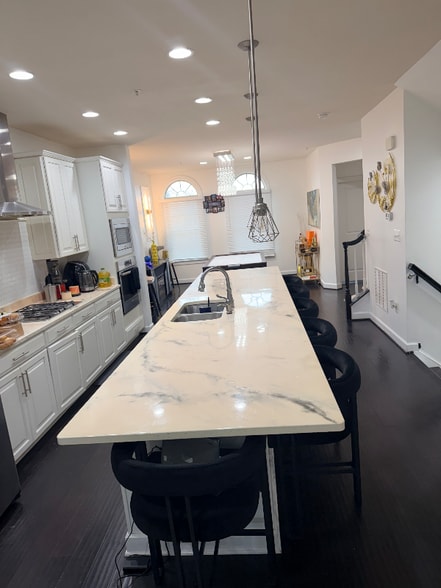 Building Photo - 7413 Matapan Dr