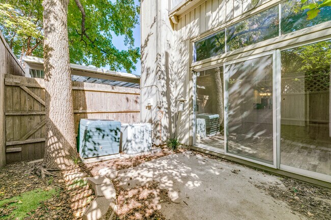 Building Photo - 2815 Welborn St