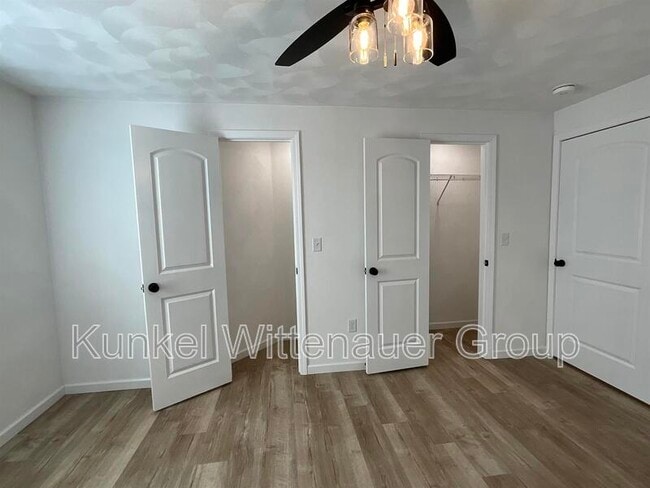 Building Photo - 5 Lakewood Dr