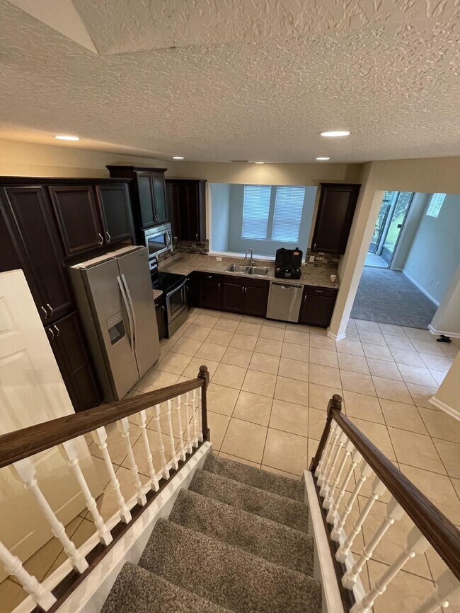 Building Photo - 3 bedroom 2 .5 bath townhome 2 car attached garage  in St. Johns county