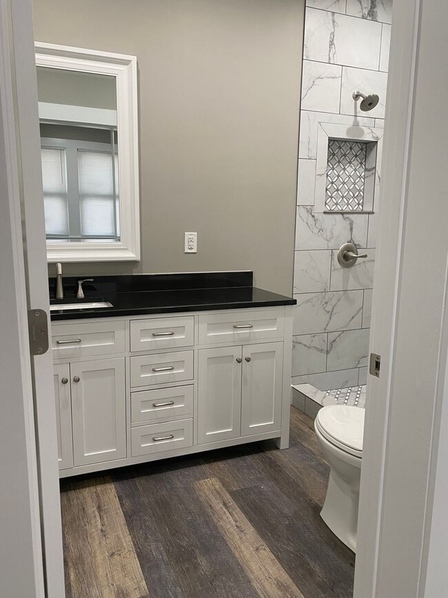 Building Photo - 302 W Baylor St