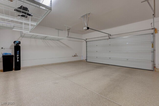 Building Photo - 12847 Slipknot St