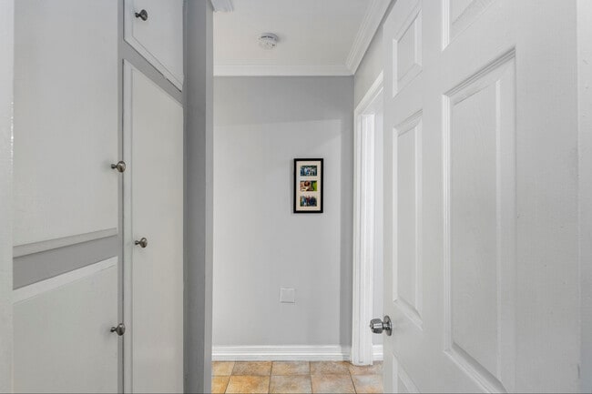 Building Photo - 1000 W MacArthur Blvd