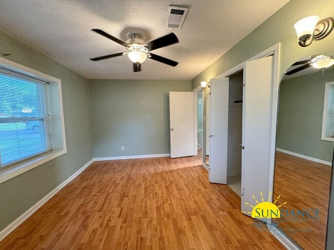 Building Photo - Charming 4-Bedroom Home in Fantastic Neigh...
