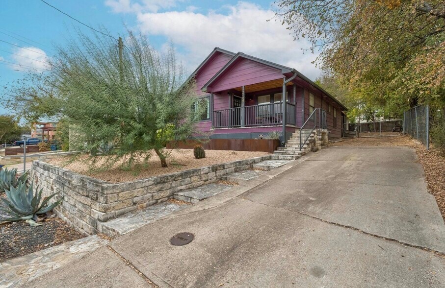 Building Photo - 2804 Crest Ave