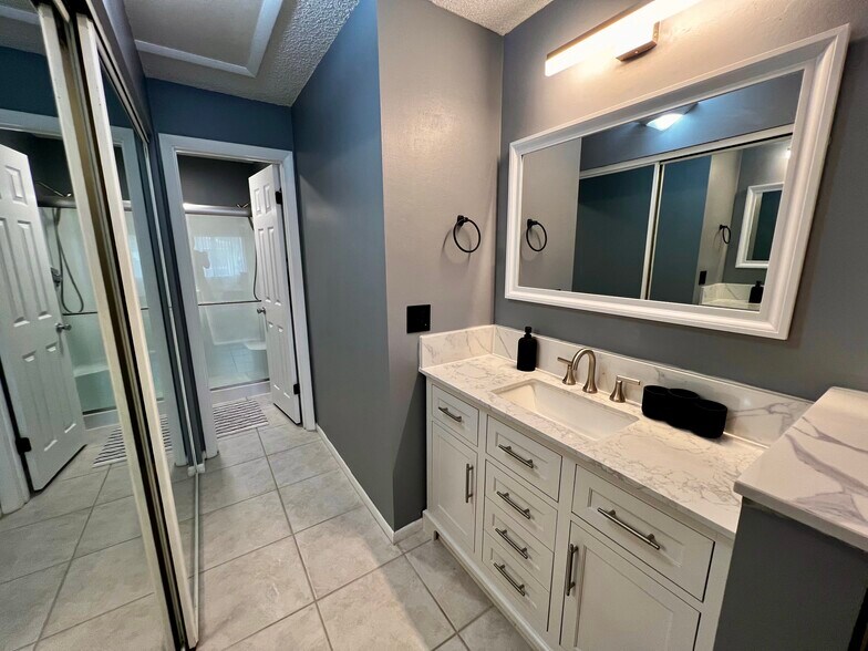 Building Photo - 6540 Chasewood Dr