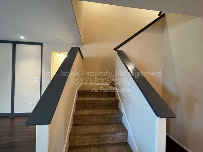 Building Photo - 5949 Saddle Flap Dr