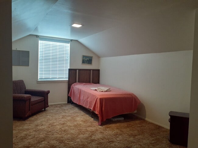 Building Photo - Super Cute 3 bed 1 bath country home