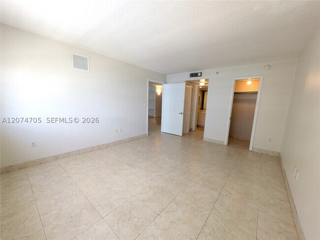 Building Photo - 6917 Collins Ave