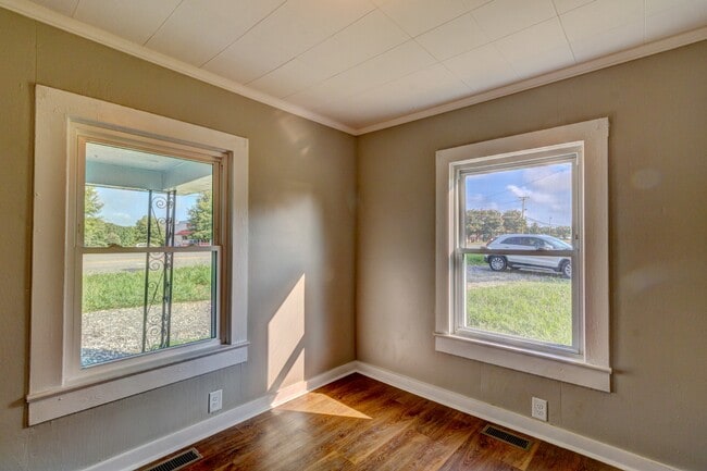Building Photo - 1286 Fallston Rd