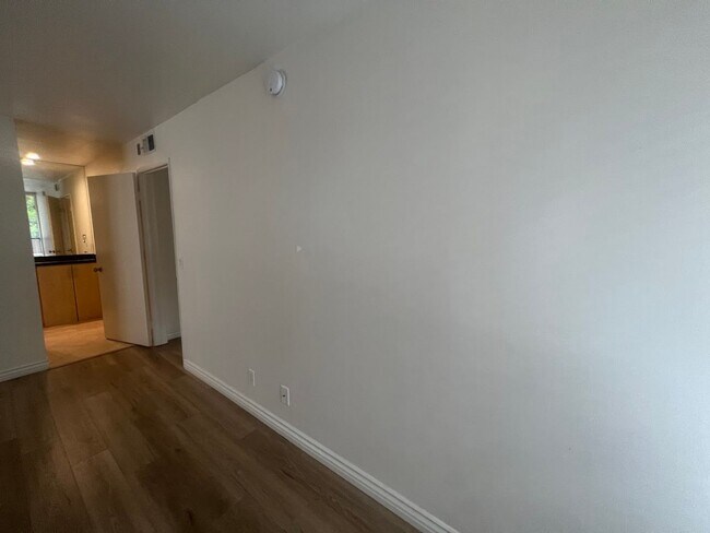 Building Photo - Spacious 2 Bedroom, 2 Bathroom, Canoga Park Condominium for Lease!