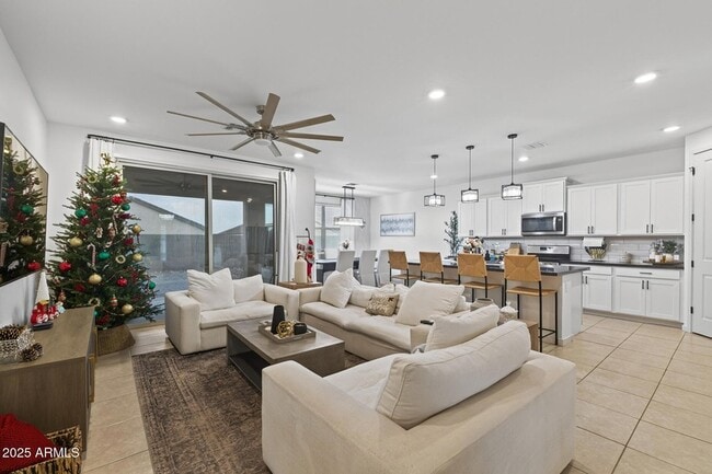 Building Photo - 36810 N Camarillo Dr