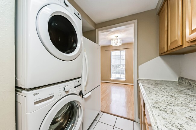 Building Photo - 11525 Burdine St