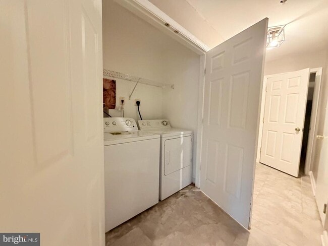 Building Photo - 4805 Cowslip Ct