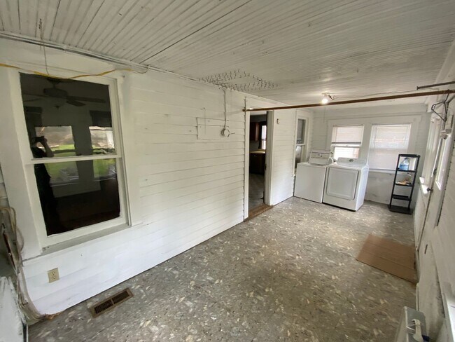 Building Photo - 1427 S Washington St