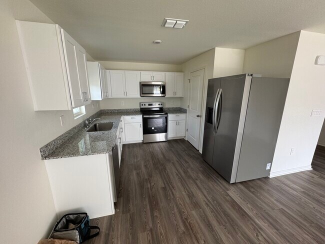 Building Photo - 27101 N Twin Lakes Dr