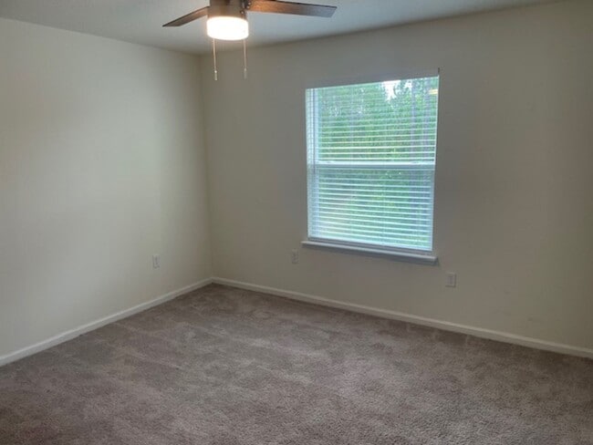 Building Photo - Beautiful 3/2.5 2023 Townhome Oakleaf