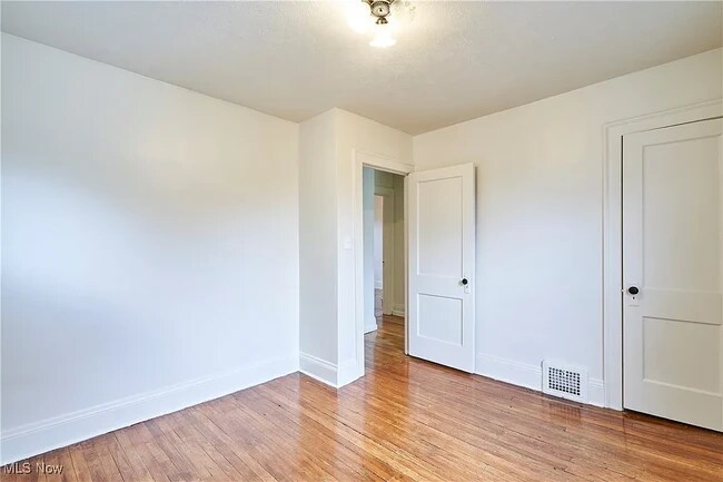 Building Photo - 8606 Vineyard Ave