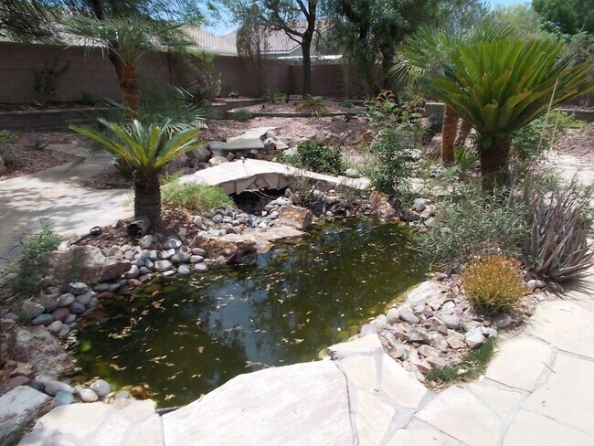 Building Photo - Stunning 4-Bedroom Ranch-Style Rental with...