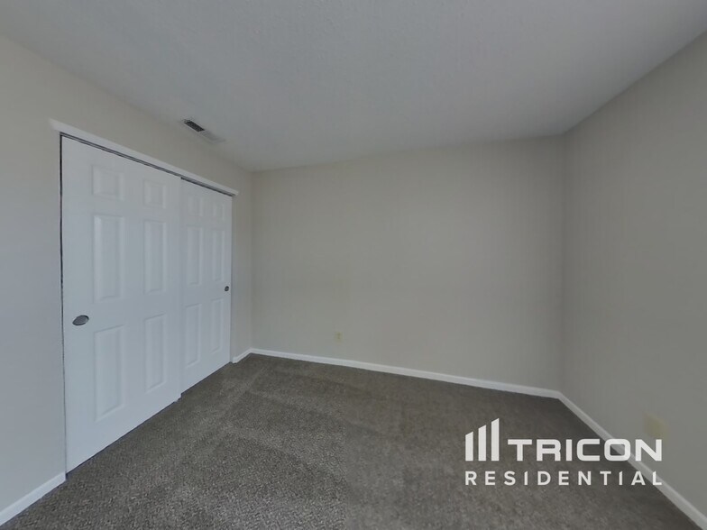 Building Photo - 7657 Charlotte Dr