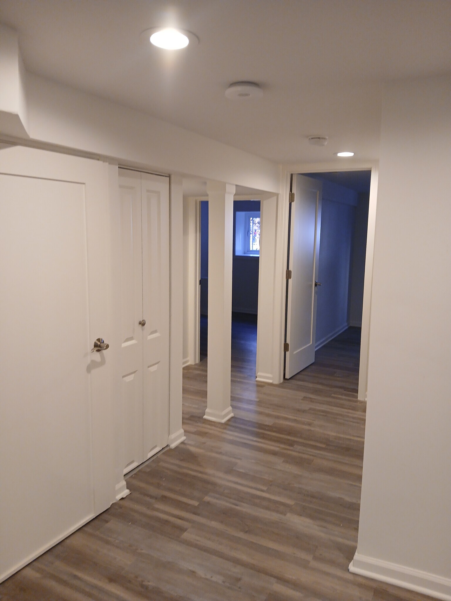 Building Photo - 2221 W Winnemac Ave