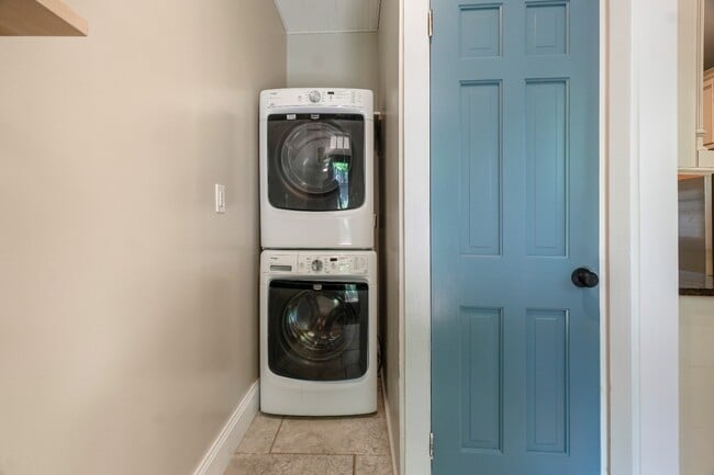 Building Photo - 1253 Magnolia Curve