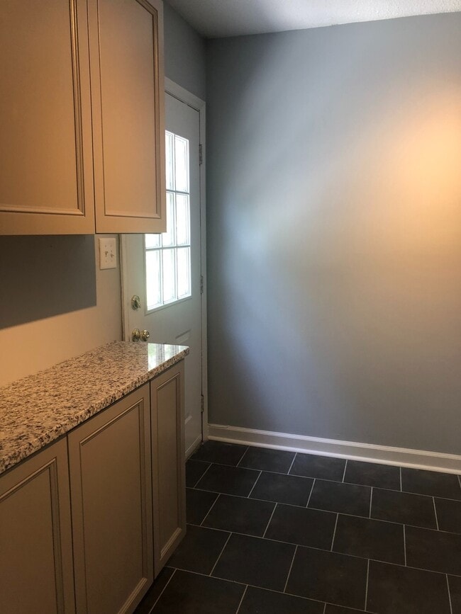 Building Photo - Charming 3 Bed 2 Bath Ranch Home in Indian...
