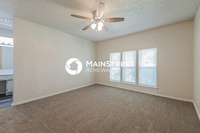 Building Photo - 4 Bedroom Pet-Friendly Home in Rowlett, TX with Main Street Renewal