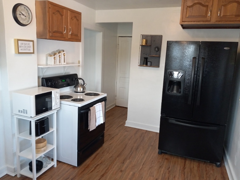 Building Photo - 2 W Pacific St