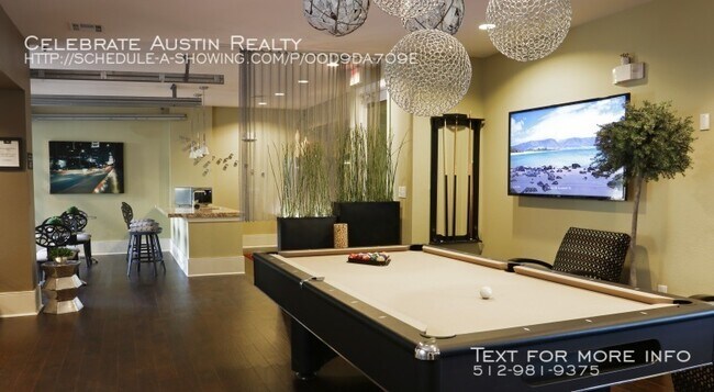 Building Photo - District at Soco