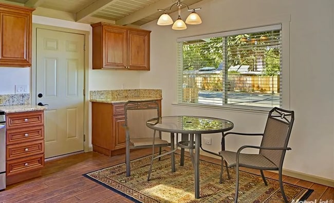 Building Photo - FOR CURRENT TENANTS AND HOUSEMATES ONLY Applications are limited to individuals affiliated with t...