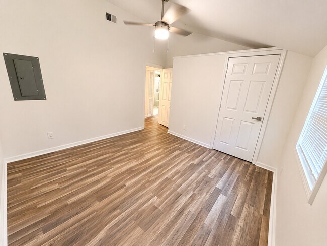 Building Photo - 1745 Hadlock St SW