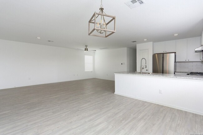 Building Photo - 6503 Scarecrow Wy