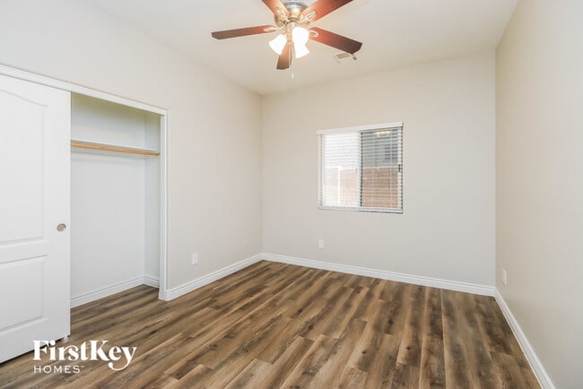 Building Photo - 677 W Mesquite Tree Ln