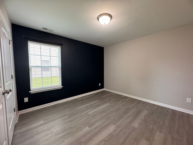 Building Photo - 5BR 3BA Home with Screened Porch
