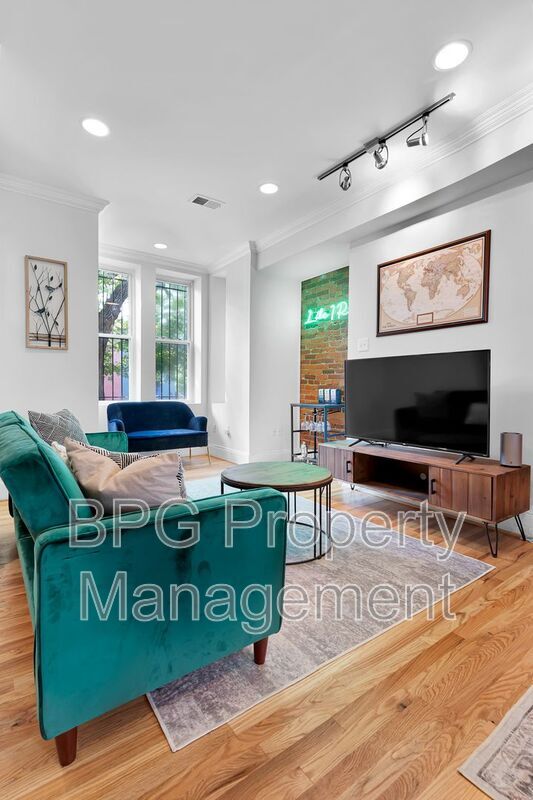 Building Photo - 1037 5th St NE