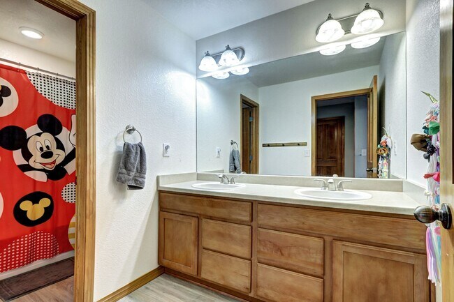 Building Photo - Canterberry Crossing Parker CO 4 bed 3 bat...