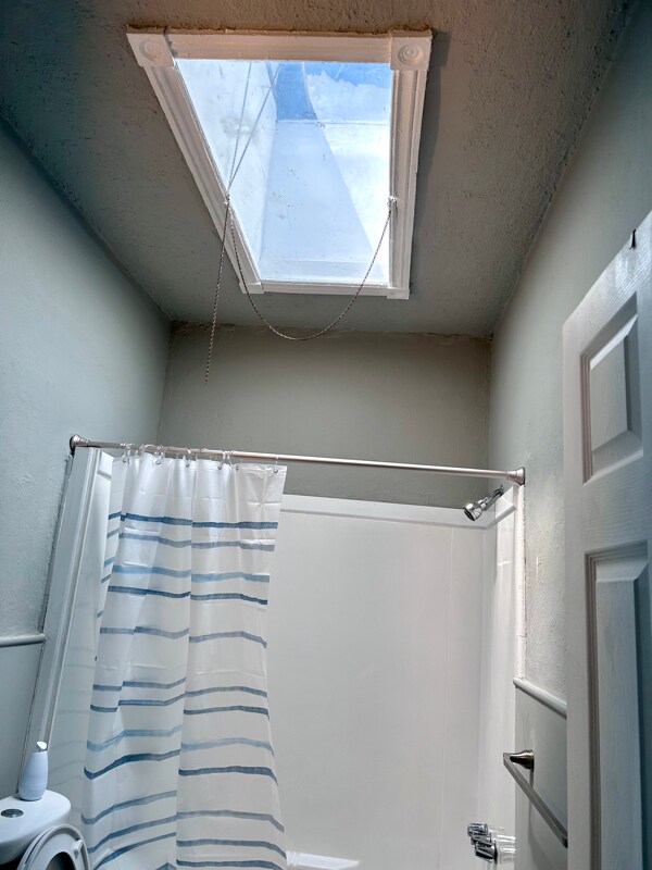 Building Photo - 915 N 66th St