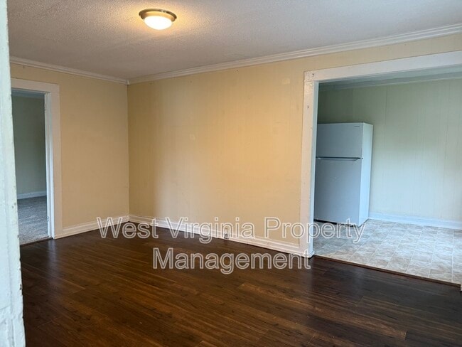 Building Photo - 204 7th St